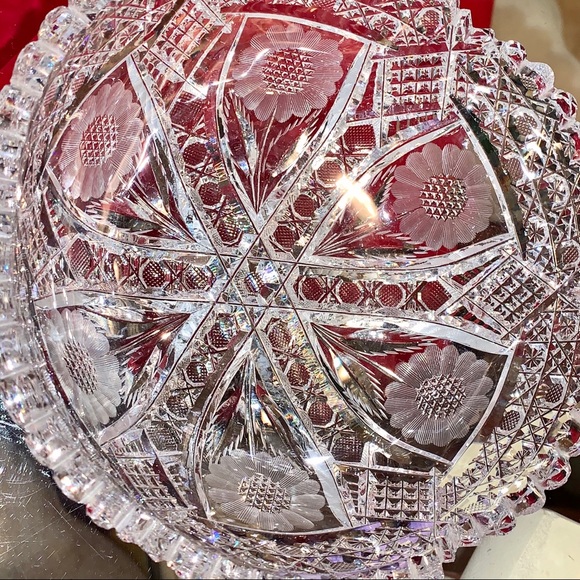 Poppy Flower Crystal Bowl Goes beyond the dining table standard. - Picture 8 of 16